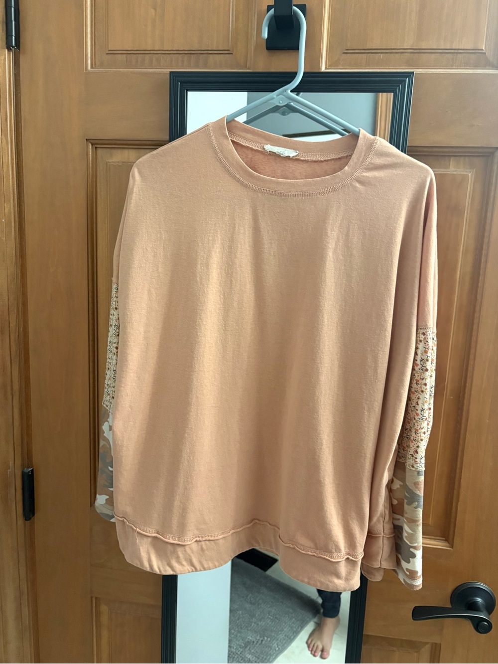 Long sleeve with printed sleeves